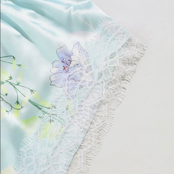 NWOT Three Piece Lounging Set Light Blue Robe, Tap Pants & Lace Bralette… - Picture 4 of 6
